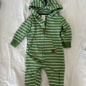 Cutest dinosaur Onesie zip up, smoke free home, gently used, 6 months